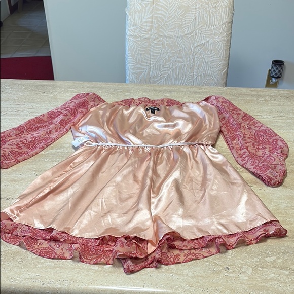 Express Pink Skorts/Romper with Bishop Sleeves - Picture 6 of 13